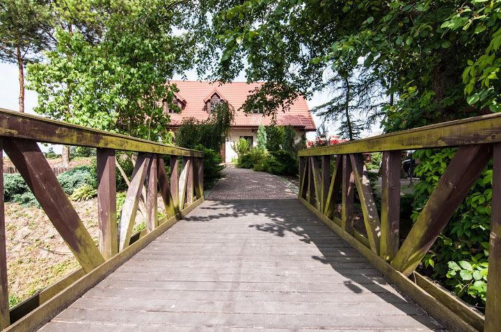 Pod Wierzba Hotell Uniejow Exteriör bild
