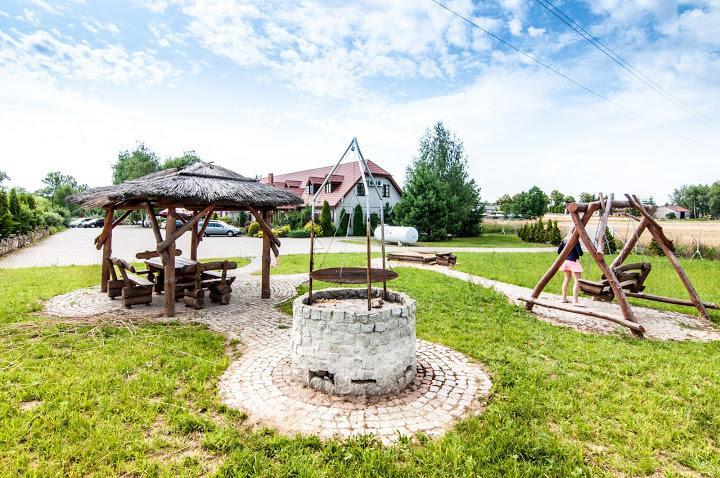 Pod Wierzba Hotell Uniejow Exteriör bild