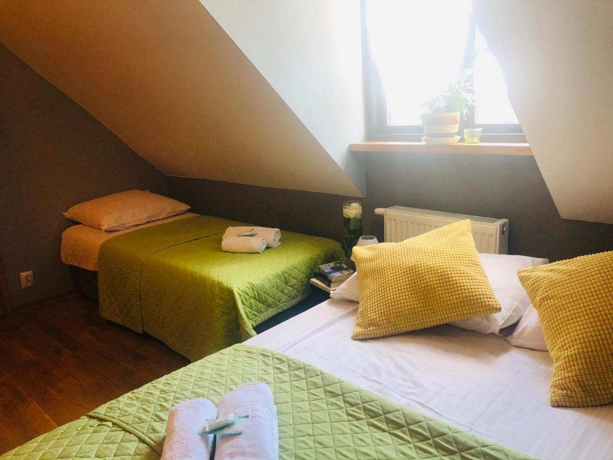 Pod Wierzba Hotell Uniejow Exteriör bild